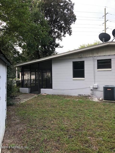 2803 Holly Point Dr, Jacksonville, FL 32277