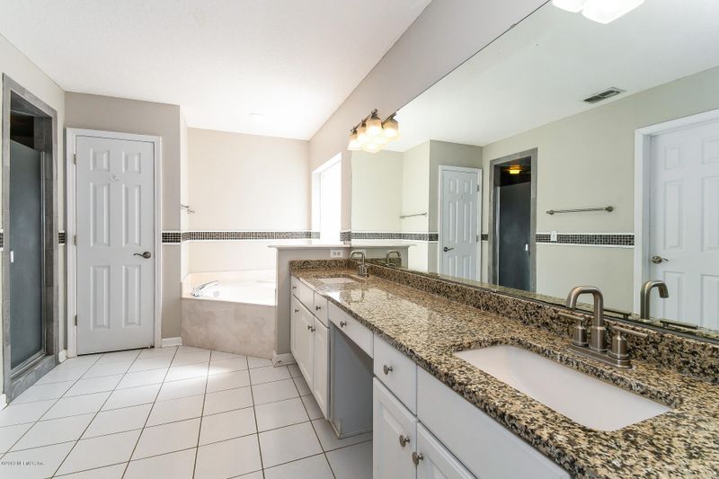 2804 Sweetholly Dr, Jacksonville, FL 32223