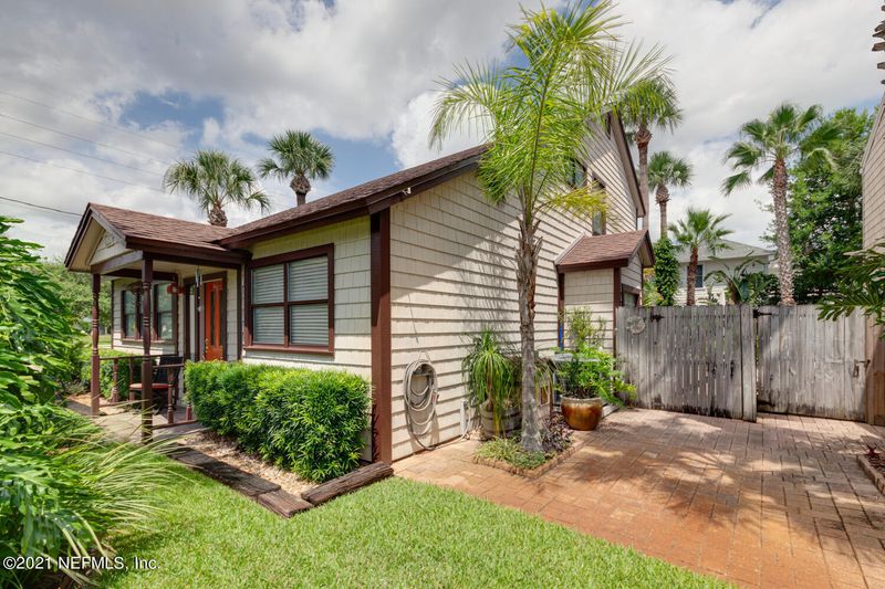 281 15th St, Atlantic Beach, FL 32233
