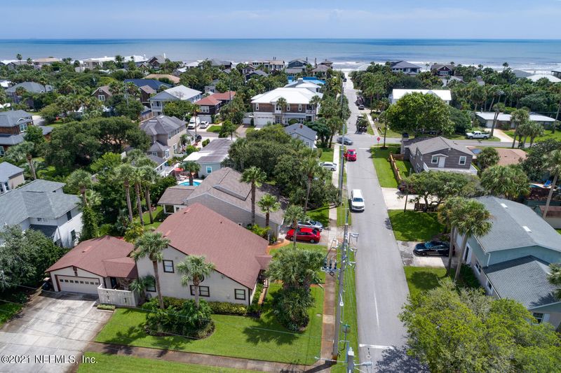 281 15th St, Atlantic Beach, FL 32233