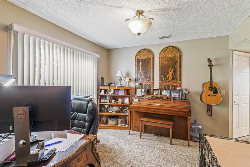 285 Clover Ct, St Johns, FL 32259