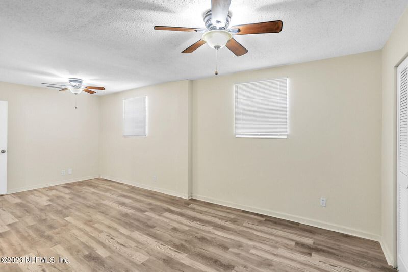 2851 Carleon Rd, Jacksonville, FL 32218