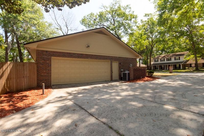 2859 Christopher Creek Rd N, Jacksonville, FL 32217