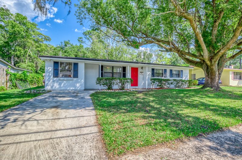 2861 Loran Dr E, Jacksonville, FL 32216