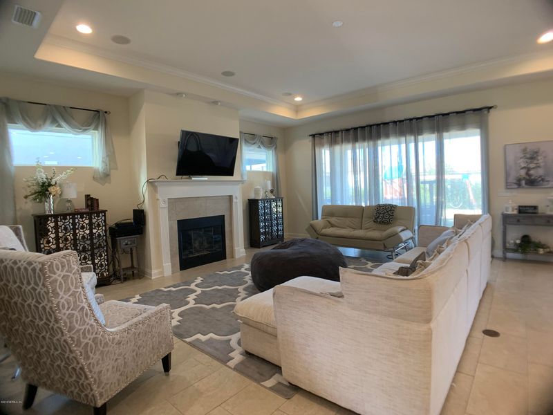 2878 Pescara Dr, Jacksonville, FL 32246