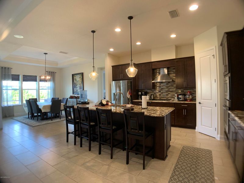 2878 Pescara Dr, Jacksonville, FL 32246