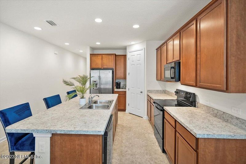 2880 Alpin Dr, Jacksonville, FL 32218