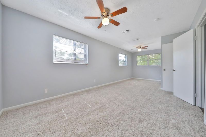 2919 Stonehurst Rd W, Jacksonville, FL 32277