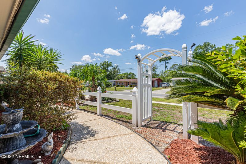 292 Bonnlyn Dr, Orange Park, FL 32073