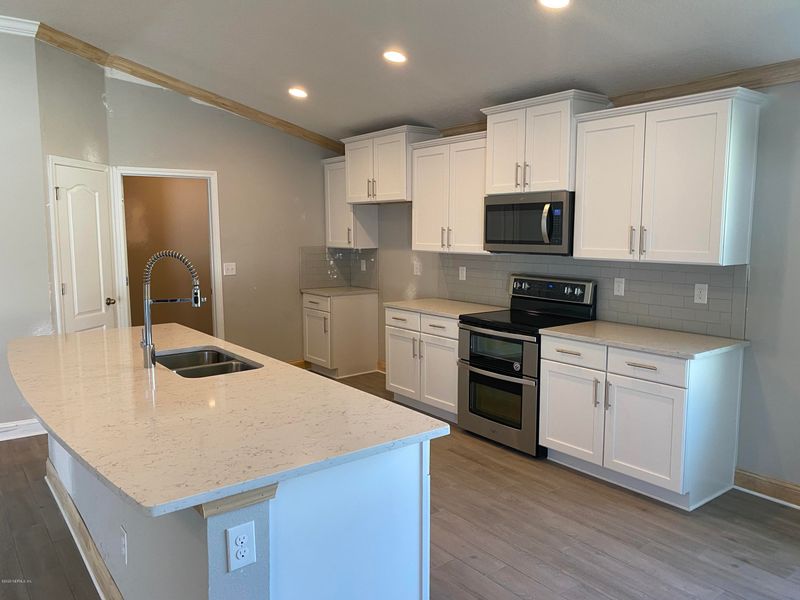 292 Queen Victoria Ave, St Johns, FL 32259