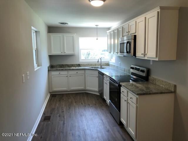 2925 Cesery Blvd, Jacksonville, FL 32277