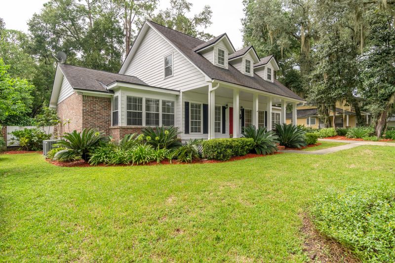 2933 Doctors Lake Dr, Orange Park, FL 32073