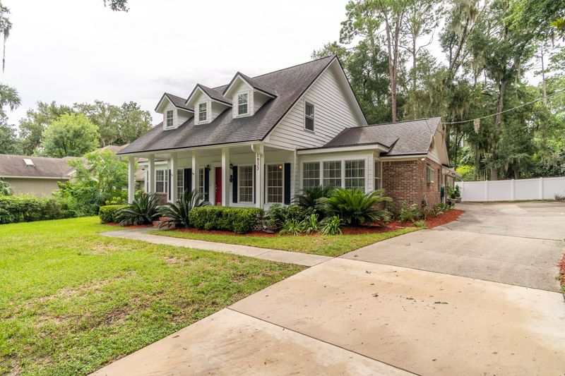 2933 Doctors Lake Dr, Orange Park, FL 32073