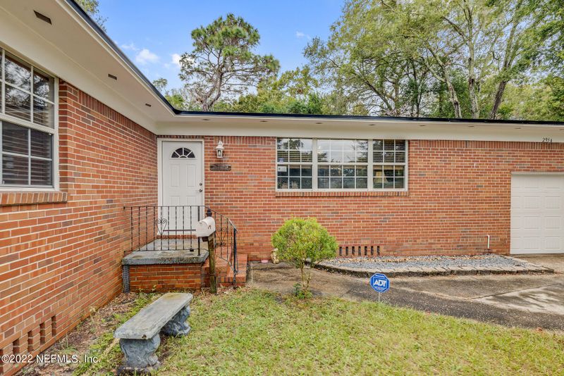 2934 Cesery Blvd, Jacksonville, FL 32277