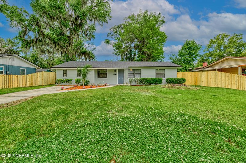 2934 Melhollin Dr, Jacksonville, FL 32216