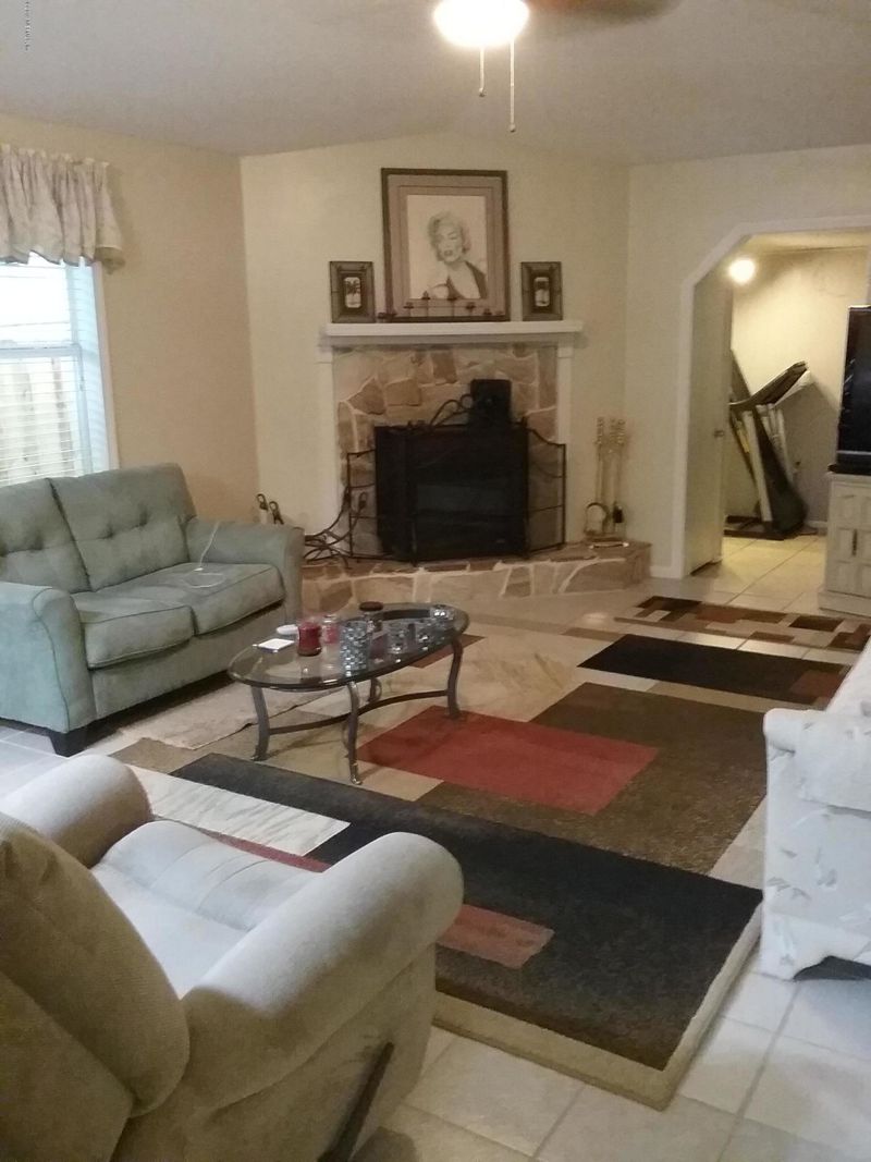 2982 Caroline Crest Dr E, Jacksonville, FL 32225