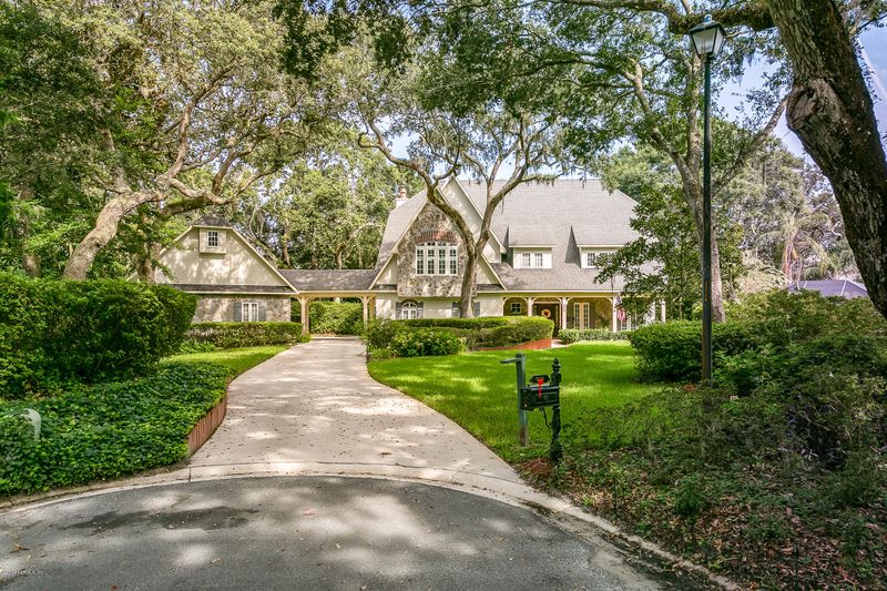 300 Redwing Ln, St Augustine, FL 32080