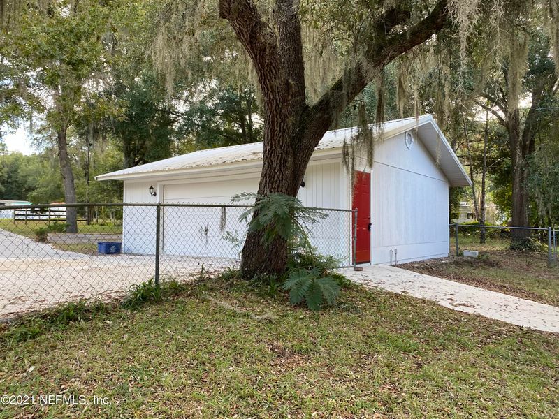300 Swan Lake Rd, Melrose, FL 32666