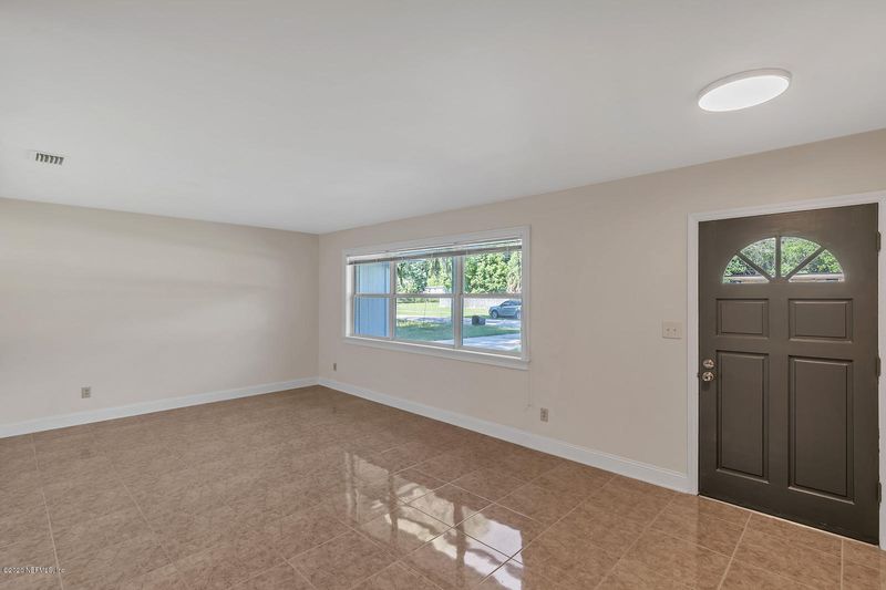 3042 Cesery Blvd, Jacksonville, FL 32277