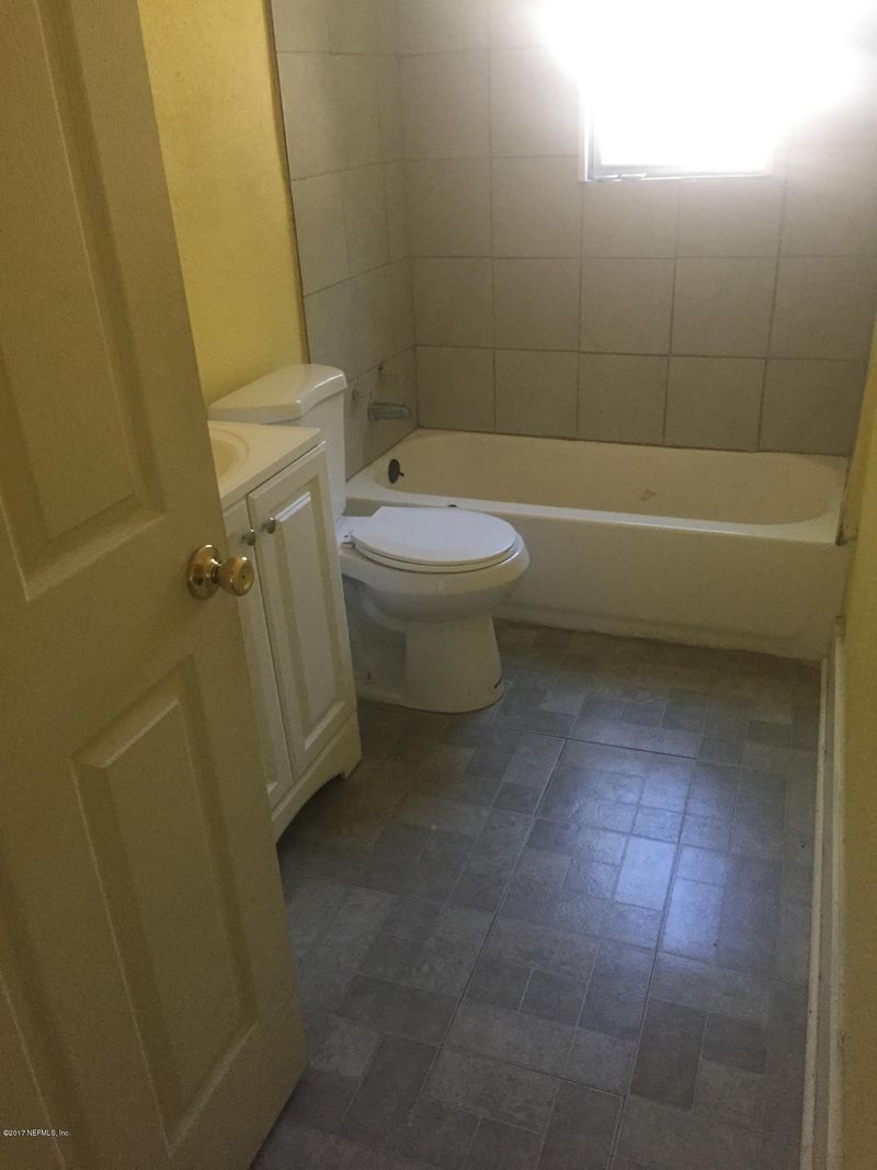 3048 Phyllis St, Jacksonville, FL 32205