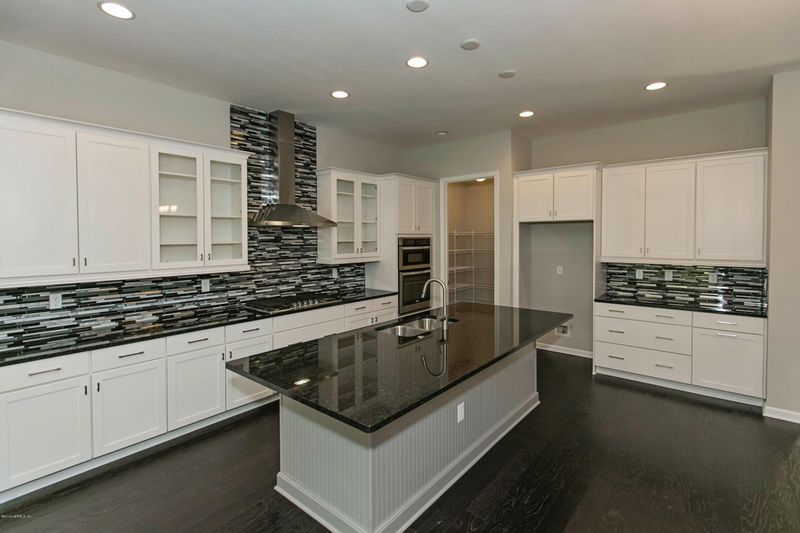 3052 Lucena Ln, Jacksonville, FL 32246