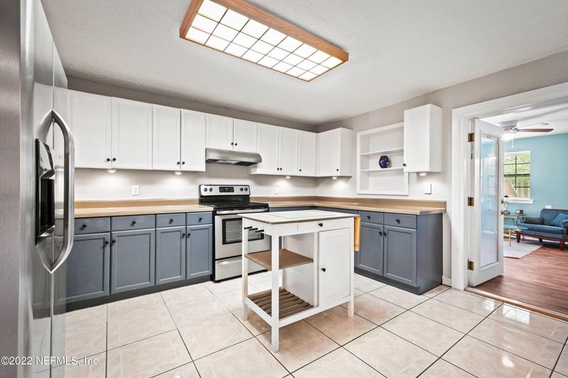 3053 Mandell Dr, Jacksonville, FL 32216