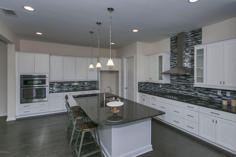 3057 Lucena Ln, Jacksonville, FL 32246