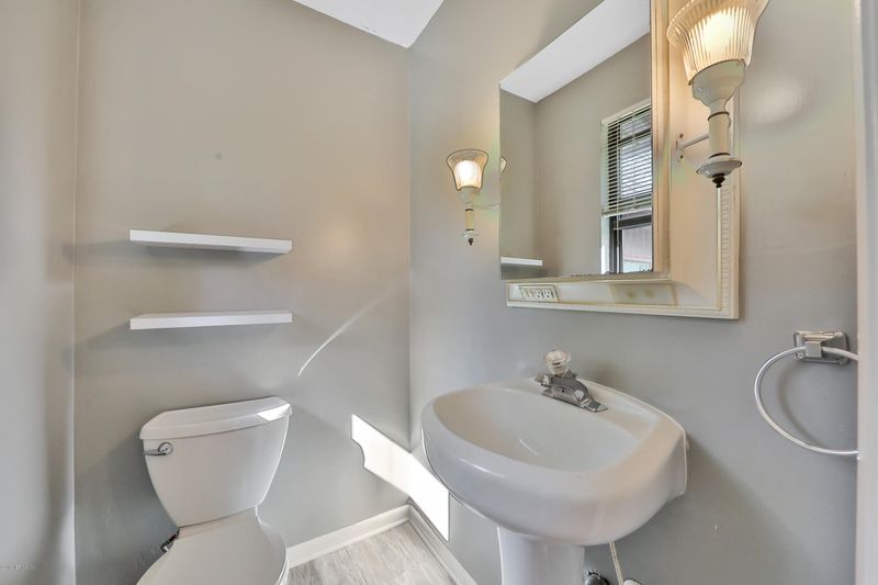 3070 Gosman Rd, Green Cove Springs, FL 32043