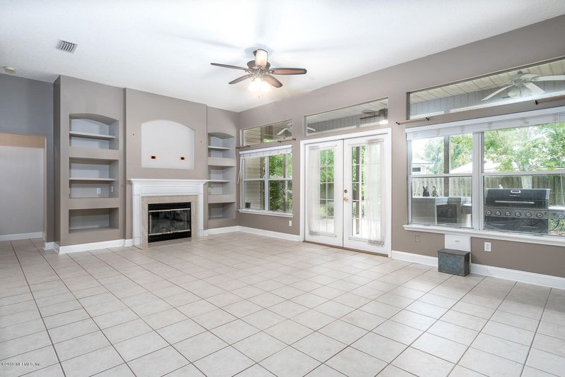 3071 Five Oaks Ln, Green Cove Springs, FL 32043