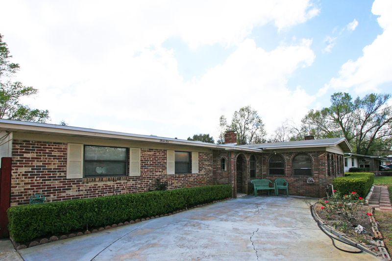 310 Rio Rd, Jacksonville, FL 32218