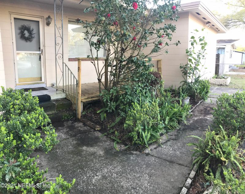 3104 Cesery Blvd, Jacksonville, FL 32277