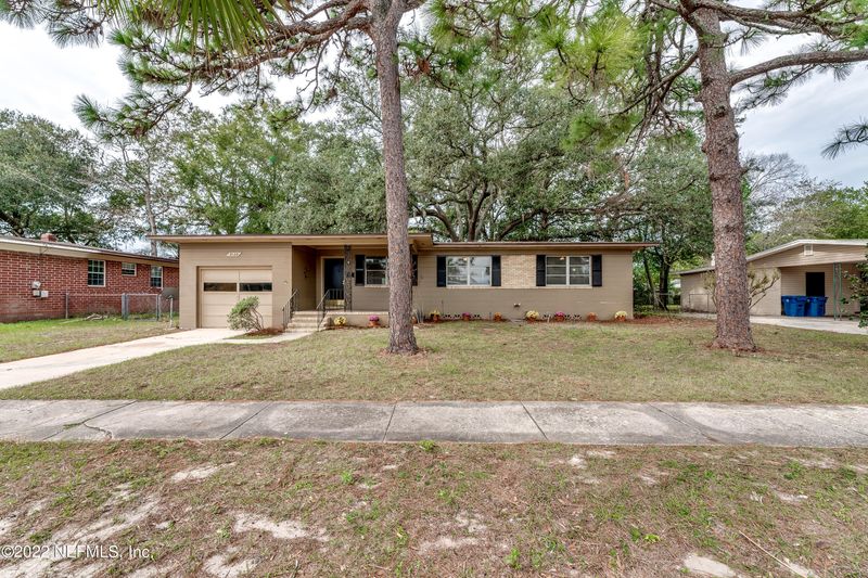 3120 Rogero Rd, Jacksonville, FL 32277