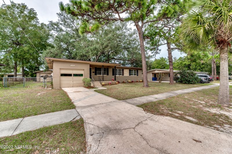 3120 Rogero Rd, Jacksonville, FL 32277