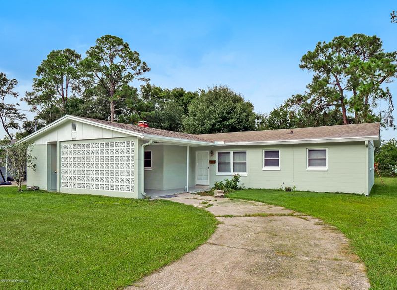 3133 Carrevero Dr W, Jacksonville, FL 32216