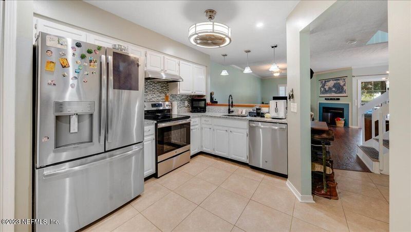 319 Sunrise Cir, Neptune Beach, FL 32266