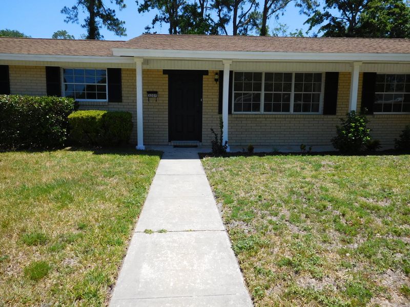 3207 Prather Dr, Jacksonville, FL 32216