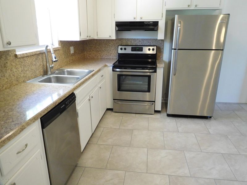 3207 Prather Dr, Jacksonville, FL 32216
