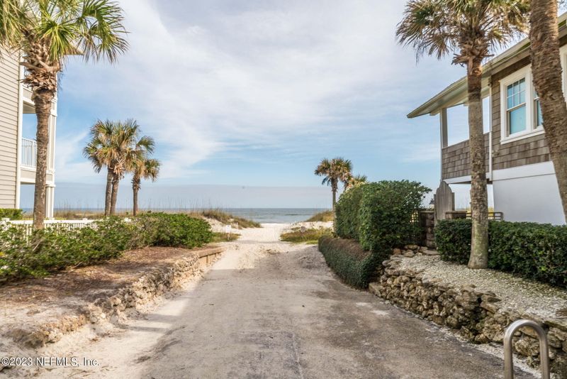 323 7th St, Atlantic Beach, FL 32233