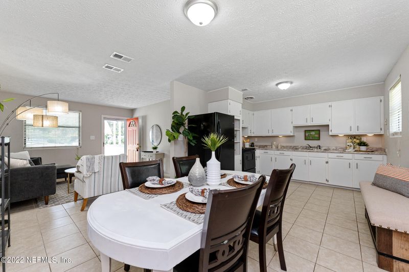 323 Claudia Dr, Jacksonville, FL 32218