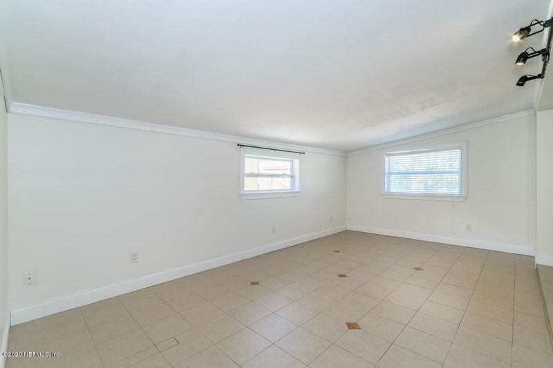 3233 Red Oak Dr, Jacksonville, FL 32277