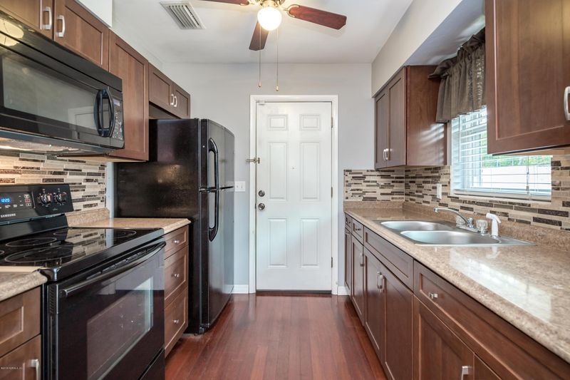 3233 Searchwood Dr, Jacksonville, FL 32277