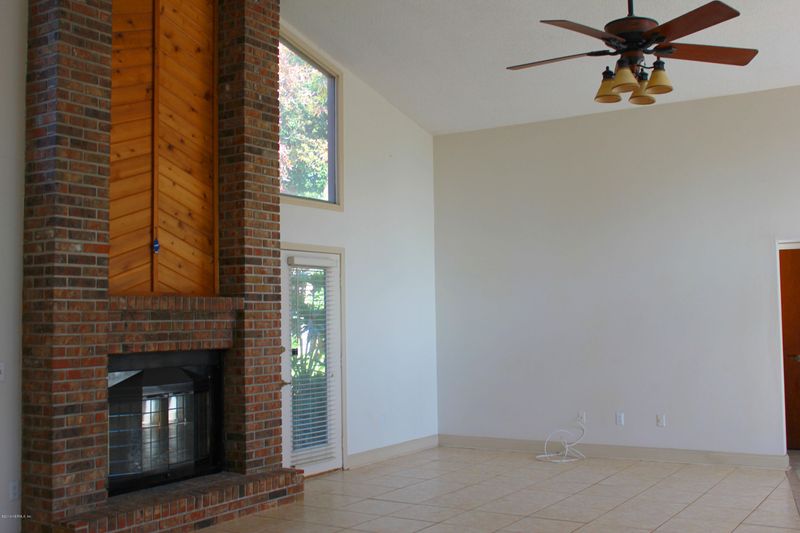 3238 Roundham Ln, Jacksonville, FL 32225