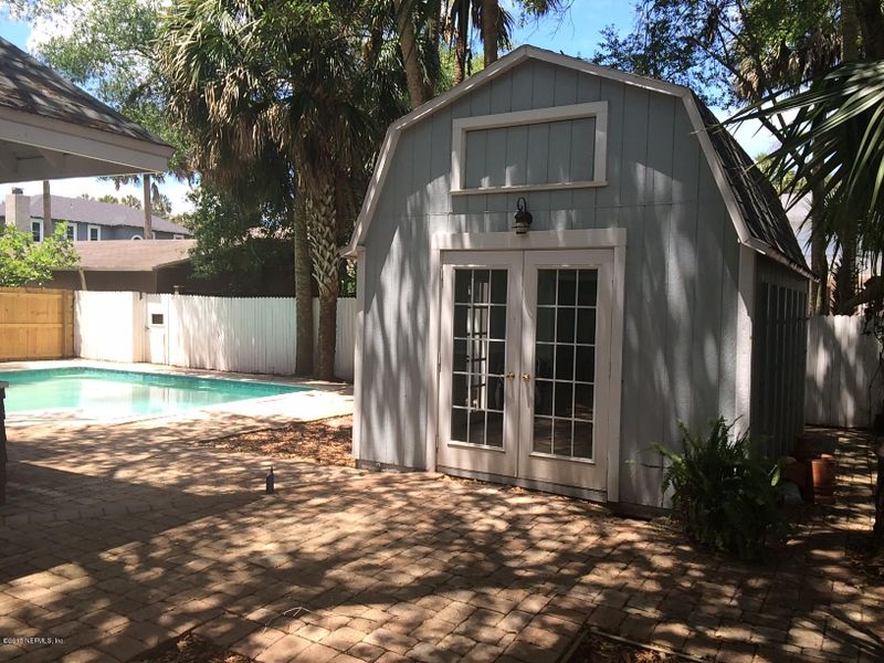 325 4th St, Atlantic Beach, FL 32233