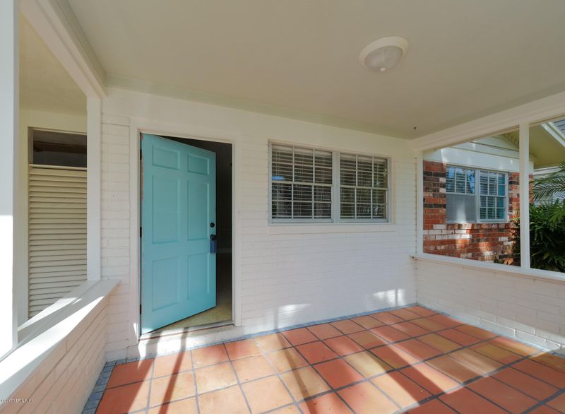325 9th St, Atlantic Beach, FL 32233