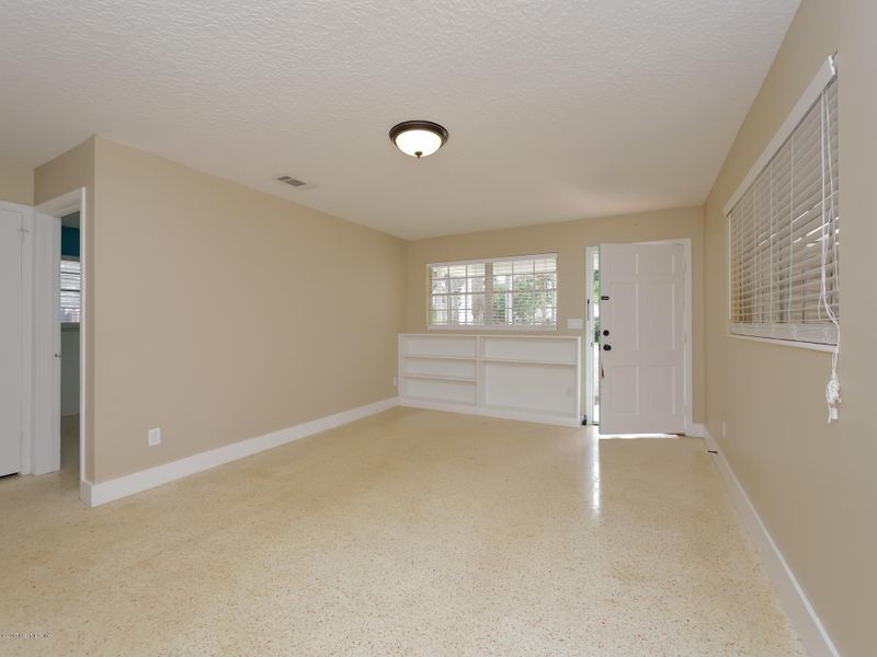 325 9th St, Atlantic Beach, FL 32233