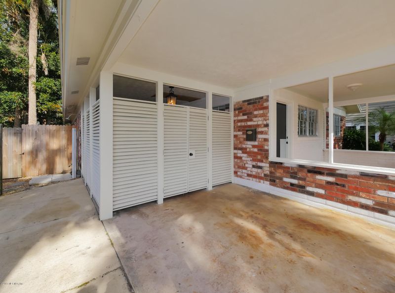 325 9th St, Atlantic Beach, FL 32233