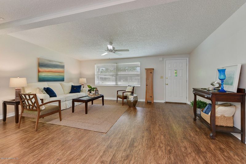 325 Driftwood Rd, Neptune Beach, FL 32266
