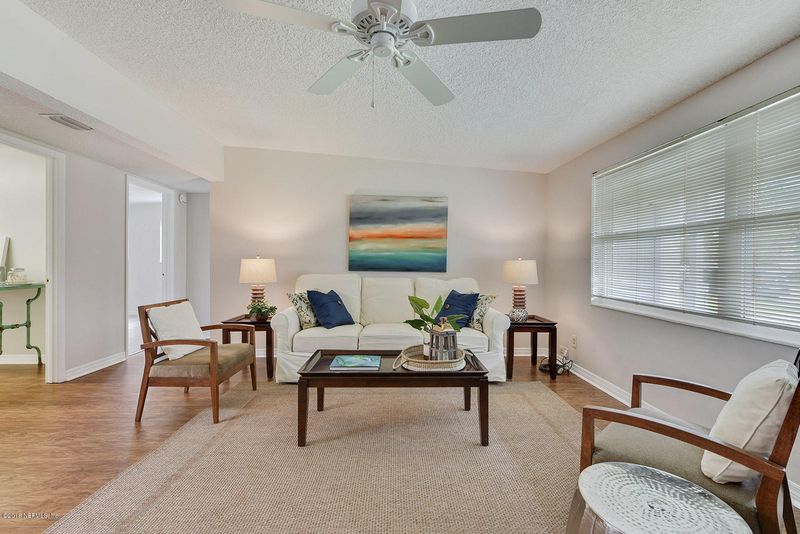 325 Driftwood Rd, Neptune Beach, FL 32266