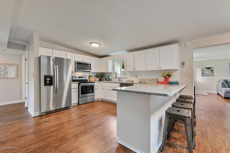 325 Driftwood Rd, Neptune Beach, FL 32266