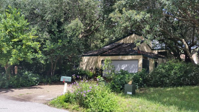 325 Garden Ln, Atlantic Beach, FL 32233